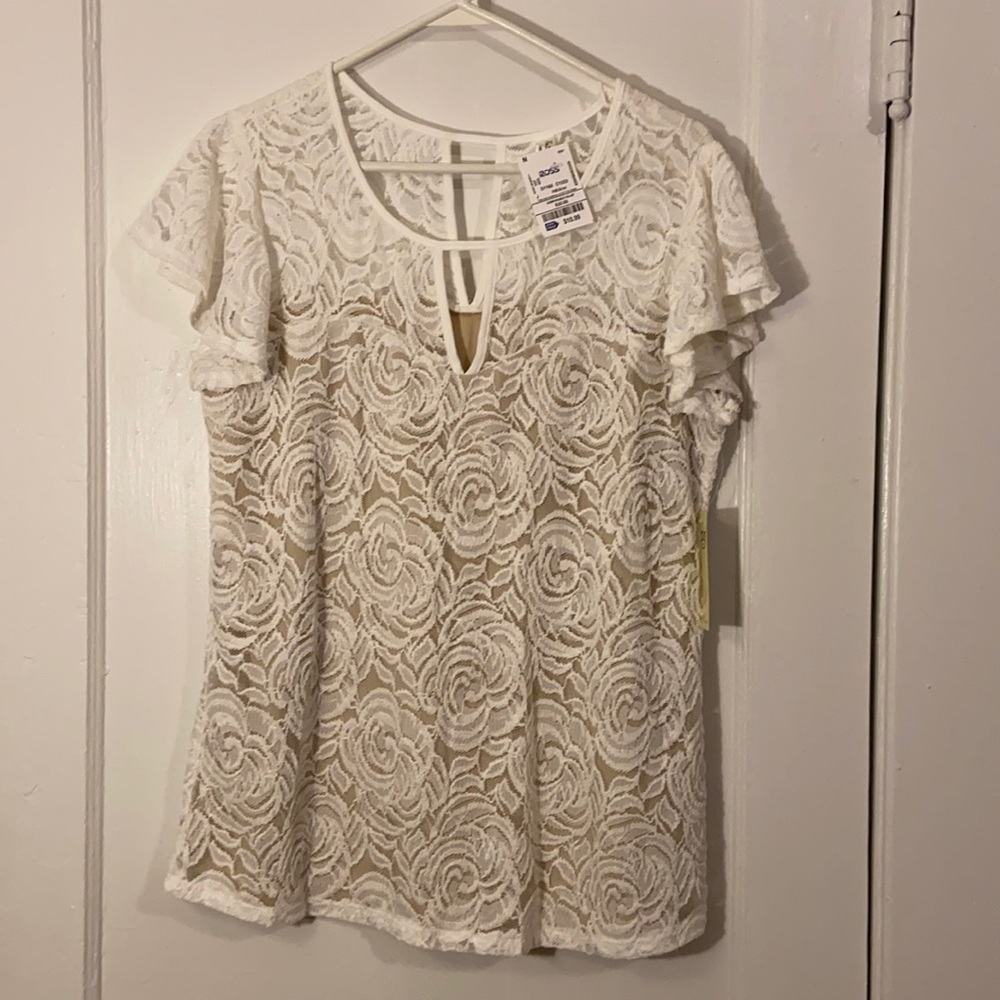White lace short-sleeved blouse